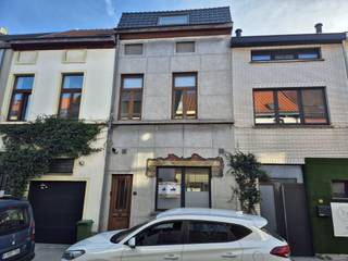 Bezoeken kunnen niet telefonisch ingepland worden, huurprofiel is verplicht:Klik op BEZOEK AANVRAGEN op onze website (www.immo-zone.be) en boek...