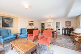 Ruim hoekappartement (109m²) met 3 volwaardige slaapkamers gelegen te Lippenslaan samen met de Taborastraat te Knokke-Heist. Gelegen op een...