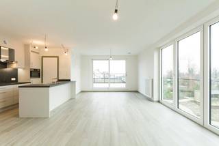 VALIMMAS verhuurt dit welgelegen en zeer energiezuinig appartement (± 88m²) met ruim dakterras (± 16m²) en een autostandplaats in de...