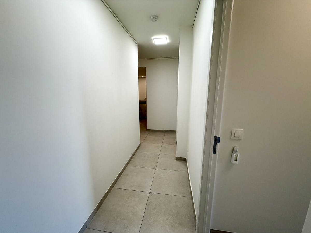 TE HUUR 2 slaapkamer appartement met bureauruimte in Hasselt - foto 2