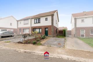 Welkom in deze instapklare en sfeervol gerenoveerde woning, gelegen in een rustige en kindvriendelijke buurt. U geniet hier van een...