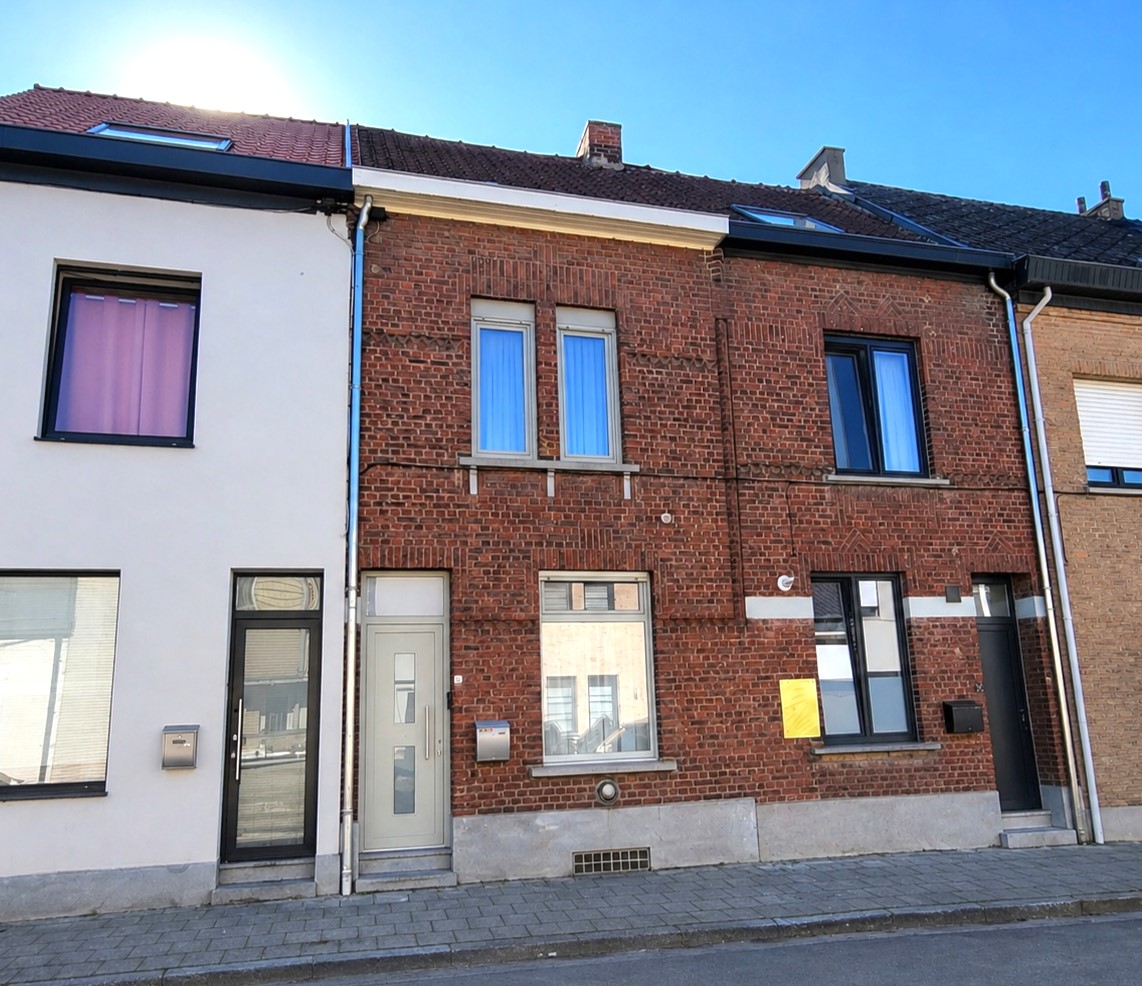 Deze charmante woning met karakter is gelegen op wandelafstand van het station en centrum, biedt een verrassend ruime en praktische indeling, ideaal voor starters of investeerders.  - foto 2
