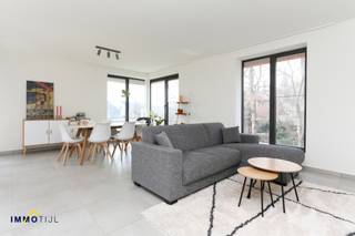 In het hart van Dendermonde, langs de commerciële hoofdader kan je dit uniek nieuwbouwproject Hof Van Saeys vinden. Woon, winkel en werk op...