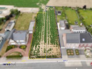 Dit bouwperceel van ongeveer 760 m² (zie plan en luchtfoto, lot 2) is gelegen in een goedgekeurde verkaveling en biedt een uitstekende kans voor...