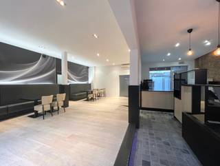 Ben je op zoek naar een pand waar wonen en werken perfect hand in hand gaan?Dit veelzijdige eigendom, combineert een volledig ingerichte...