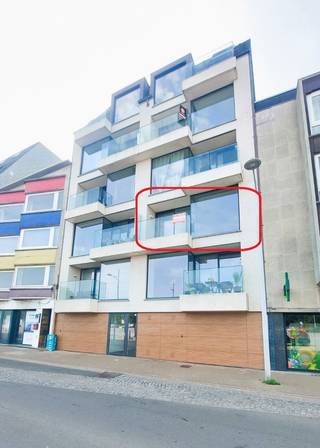 Dit appartement is gelegen in het centrum van Bredene Duinen met open zicht op de Duinen en het Duinenplein.In een moderne residentie op de tweede...