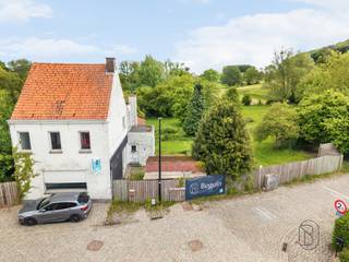 Uniek gelegen bouwgrond (af te breken woning - heropbouw aan 6% BTW mogelijk!) van 4000m2, aan de voet van de Koppenberg. Prachtige zichten...
