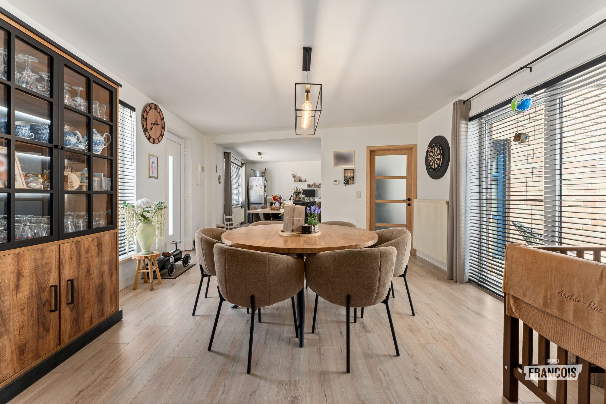 Veelzijdige opbrengsteigendom met woonhuis, hotelsuites, appartement, café en frituur - foto 5