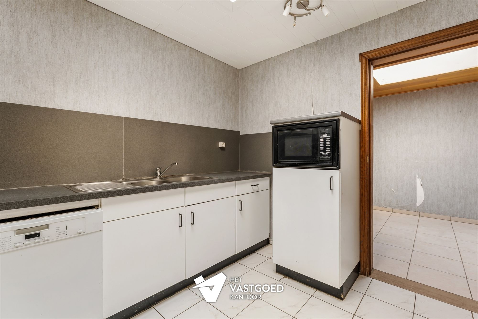 RUIME WONING MET 4 SLAAPKAMERS VLAK BIJ BERINGEN CENTRUM - foto 5