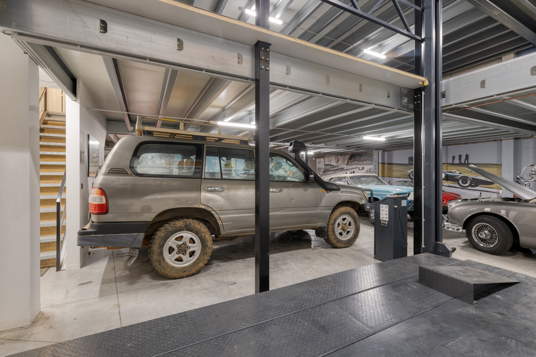 Recent vernieuwde loods met bovenliggend luxe appartement ! - foto 5