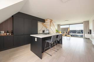 Recent en kwalitatief afgewerkt duplexappartement gelegen op de tweede verdieping, in het centrum van Stabroek. Het appartement beschikt over...