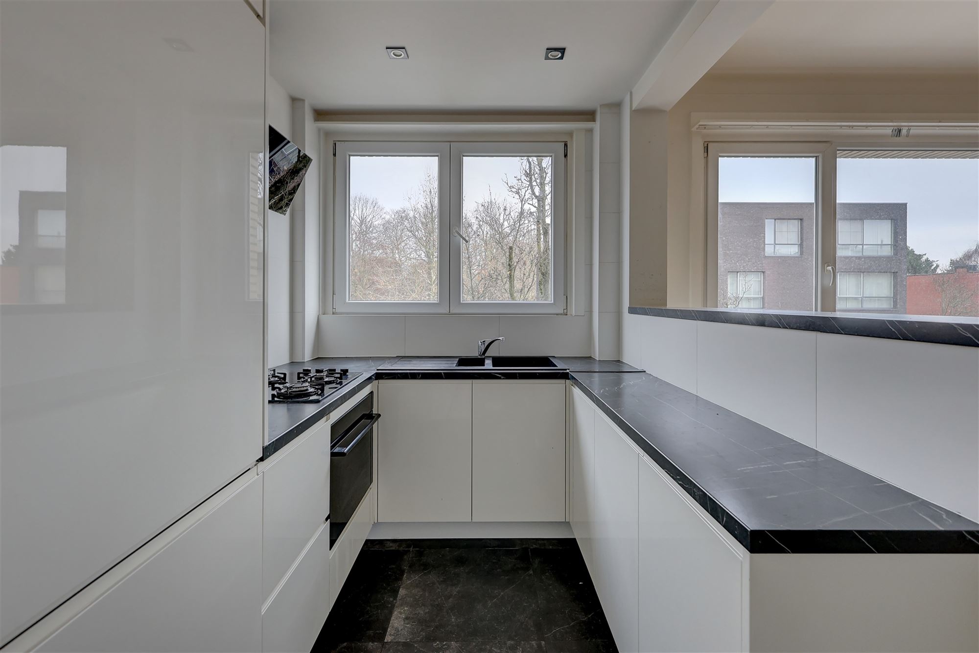 Lichtrijk 2-slaapkamer appartement met terras in Borgerhout! - foto 3