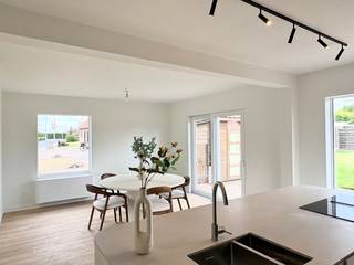 Recent gerenoveerd halfopen huis met 3 kamers te koop in Deerlijk. Dit huis beschikt over een aangename tuin en ligt op een perceel van ca. 475m²...