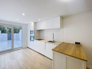 Charmante maison entièrement rénovée à louer dans le centre de Bredene, dans un endroit calme près de l'église. Cette maison prête à emménager...