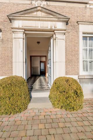 Deze stijlvolle en ruime woning, gelegen aan de Noordlaan in Dendermonde, is een toonbeeld van degelijke bouwkwaliteit en uitzonderlijke ruimte.Op de...