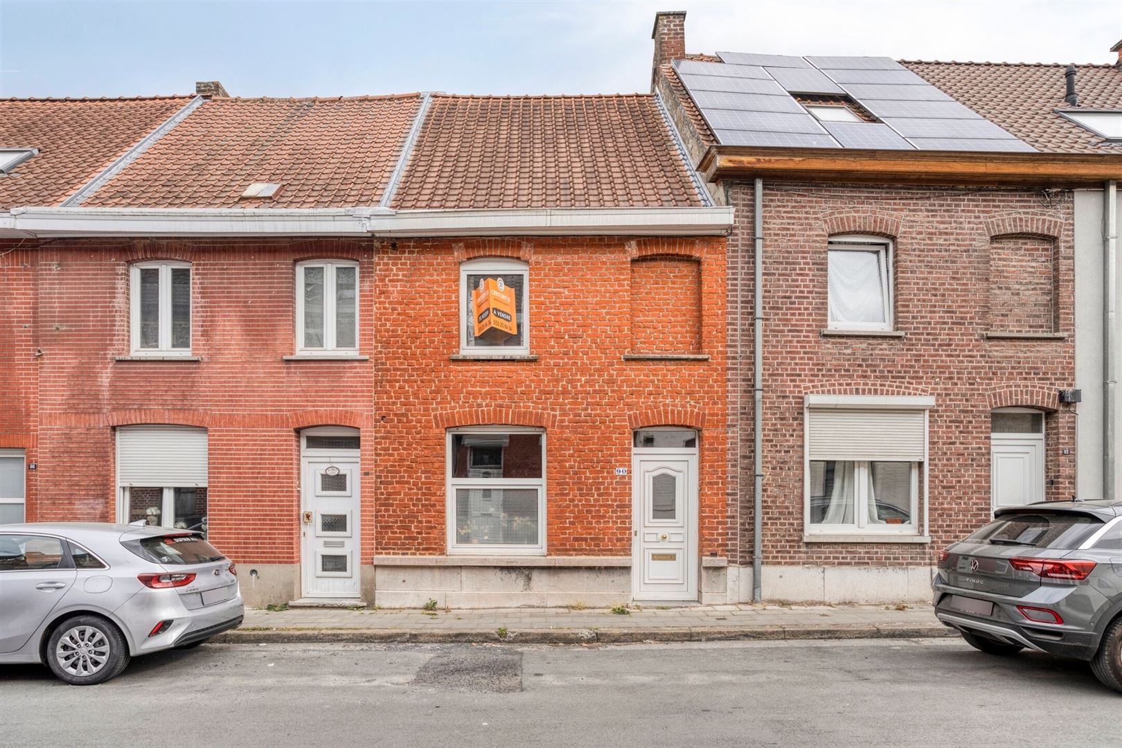 Te renoveren rijwoning met tuin - foto 1