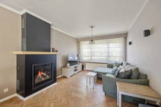 Ruime en energiezuinige halfopen woning met 3 à 4 slaapkamers, garage en grote tuin Deze instapklare halfopen bebouwing combineert ruimte, comfort...