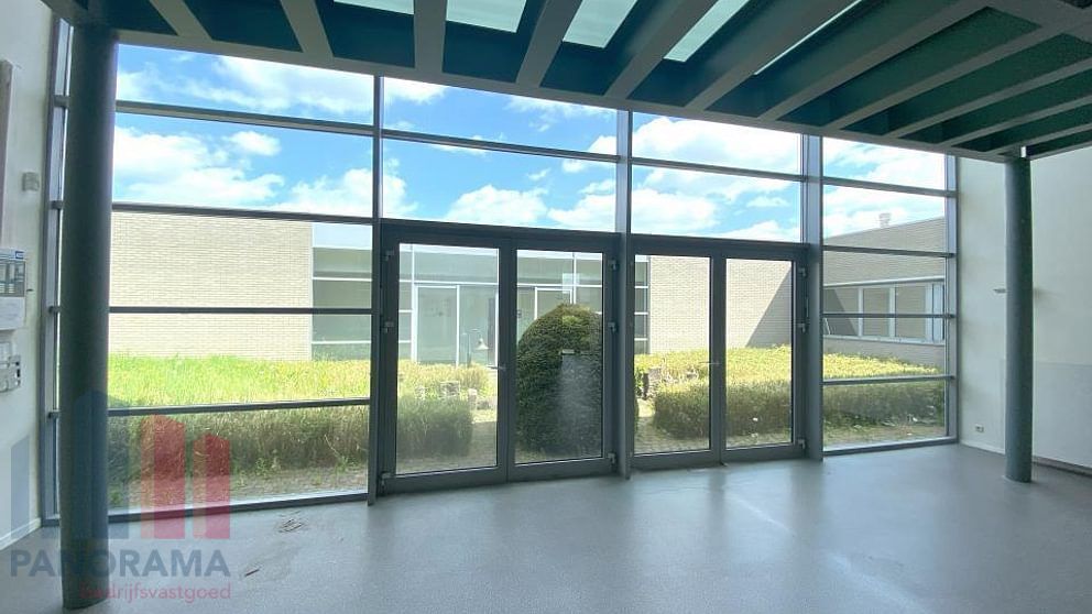 Bureau clé en main de 671 m² situé dans un emplacement de premier choix, à proximité immédiate des accès à l’E19 à Malines. - photo 2