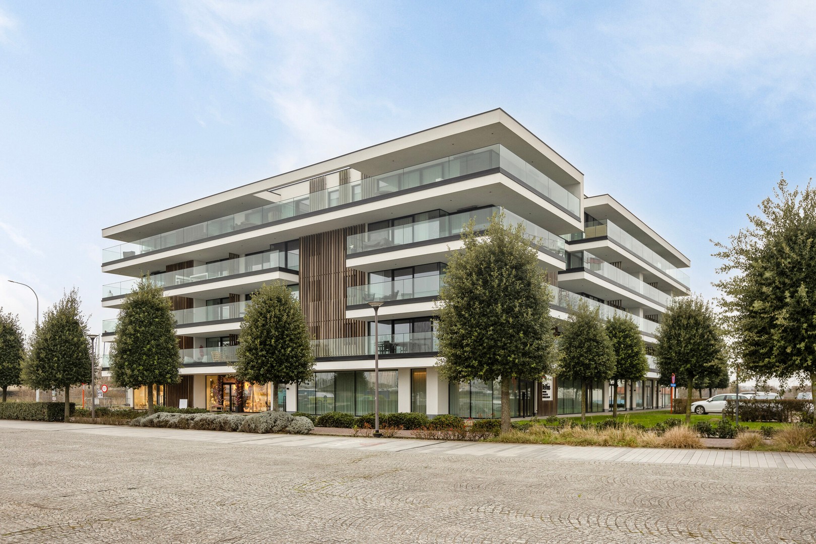Casco en ruim handelspand met veel potentieel op toplocatie aan de jachthaven van Nieuwpoort - foto 2