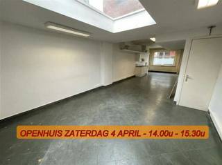 OPENHUIS ZATERDAG 4 APRIL VAN 14.00u - 15.30u - Uniek gelegen in het levendige centrum van Wevelgem, biedt dit veelzijdige pand een geweldige...