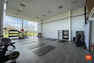 Gelijkvloerse handelsruimte te huur te IeperWe stellen volgende gelijkvloerse handelsruimte te huur in het "Ieper Business Park". De handelsruimte...