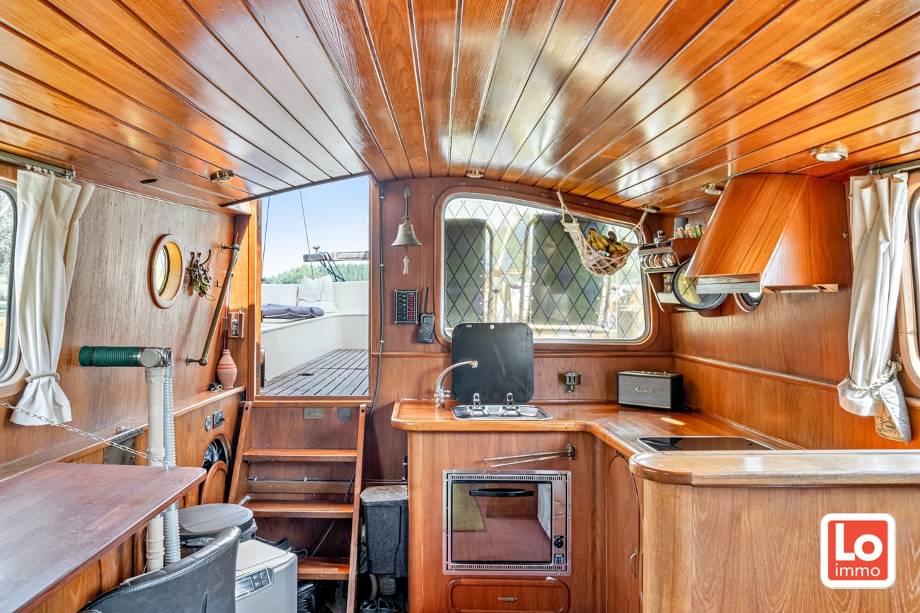 Charmante en specifieke platbodem uit 1904 met vaste ligplaats in de jachthaven van VVW Mendonk. - foto 5
