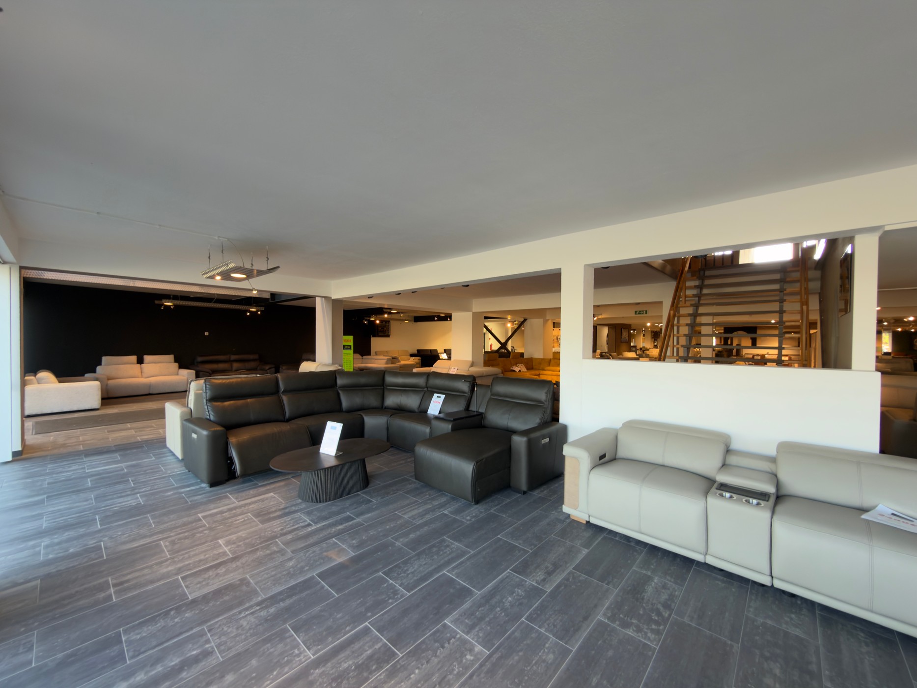 Ruim handelspand 3.250m² met parking te Sint-Gillis-Waas - photo 5