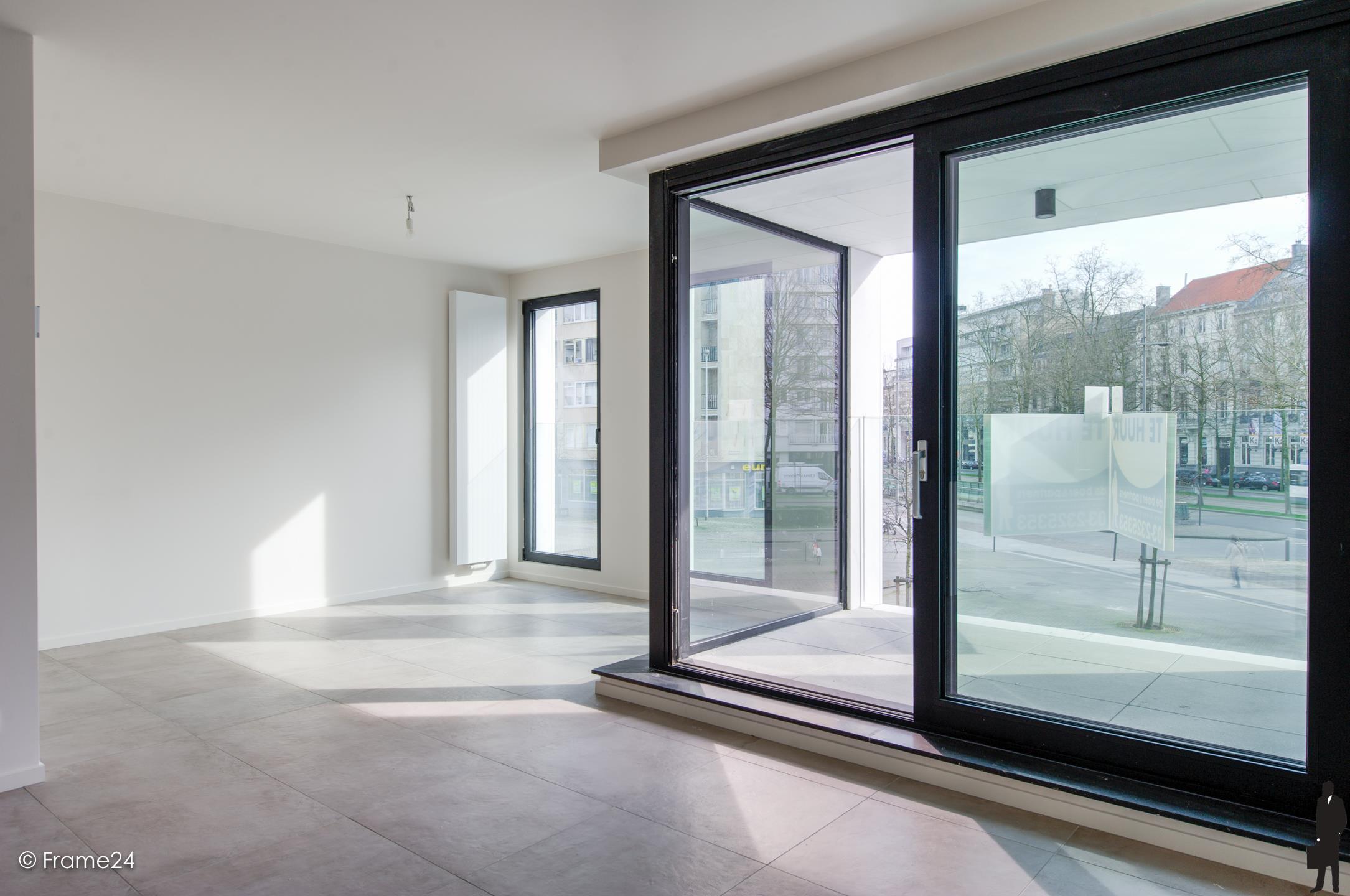 Lichtrijk 2-slaapkamerappartement met terras en staanplaats! - foto 5