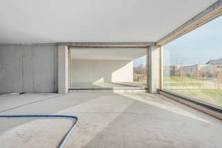 Casco gelijkvloerse handelsruimte van 117m² op commerciële ligging te koop in Vichte. De handelsruimte is gelegen in residentie Rembrandt.Ontdek...