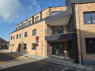 Residentie Dageraad III, laatste appartement. Ook ideaal als investering! Volledig afgewerkt, onmiddellijk beschikbaar ! Troeven:- Mogelijk tot...