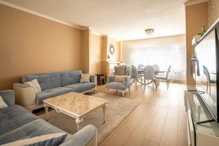 Deze ruime en goed onderhouden woning biedt alles wat u zoekt: comfort, ruimte en een uitstekende ligging. Gelegen in het centrum, maar toch in...