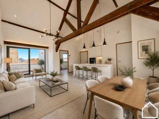 Appartement 0301 is gelegen op de derde verdieping van Residentie Melrose Place en heeft een totale oppervlakte van 105,31 m². Met daarbij een noord-oost en zuid-west georiënteerd terras van samen 15 m². Het appartement beschikt over 2 slaapkamers.<br /><br />ONTDEK DIT APPARTEMENT VIA DE VIDEO: <br /><br />Residentie MELROSE PLACE, een exclusief project op een zéér centrale ligging.<br /><br />Een project binnen in karaktervolle gebouwen in hartje Ieper. Het beperkt aantal wooneenheden zorgt voor<br />een leefbare residentie.<br /><br />Residentie MELROSE PLACE omvat 6 ruime appartementen met 1 of 2 slaapkamers en één studio op de<br />gelijkvloerse verdieping bij fase 1 (Rijselstraat). In een latere fase van dit project (Merghelynckstraat) worden er<br />1duplex-appartement , 4 lofts en 1 bestaande loft gerealiseerd.<br /><br />Verder is er ook een mogelijkheid tot aankopen van autostaanplaats en/of garage.<br /><br />Bij het ontwerp werd gekozen om exclusieve en betaalbare appartementen te ontwikkelen.<br /><br />Ook de ligging van residentie MELROSE PLACE is één van de grote pluspunten, de residentie is gelegen in<br />het hart van de stad, waar alle voorzieningen (bakkerij, slagerij, apotheek,…) na bij zijn. Er is ook een vlotte<br />verbinding met de Noorderring die u vlot tot de oprit van de A19 brengt.<br />