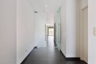 Instapklare, vrijstaande woning op 5a14ca. Voorzien van 4 slaapkamers en een inpandige garage op een rustige locatie in Kinrooi.  ALGEMEEN· Open...