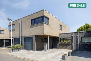 Op een grondoppervlakte van 199m² vinden we deze verzorgde woning met 3 slaapkamers te koop. De woning is rustig gelegen in de Ackethof te...