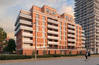 Laat je overspoelen door deze unieke omgeving. Hier woon je in alle rust, comfort en met een open zicht. Dit appartement met 2 slaapkamers is gelegen op de eerste verdieping en is afgewerkt met hoogwaardige materialen. Het gebouw omarmt de hedendaagse duurzaamheidsprincipes. Voor uw comfort is residentie Park 27 aangesloten op het stedelijke warmtenet. De teruggetrokken plaatsing van de grote raampartijen creëert meteen een structurele zonwering. Zonbeschermend glas en isolatie volgens de hoogste standaarden maken het af. De oranjerode baksteengevel brengt het voormalige industriële karakter van de haven weer tot leven, met een vleugje art deco. Er kan optioneel een parking en kelder in het gebouw aangekocht worden.