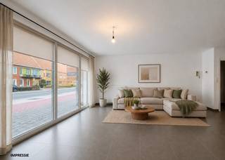 Dit ruim gelijkvloers appartement bevindt zich op wandelafstand van de Kaai, de Grote Markt, openbaar vervoer en diverse winkels in...