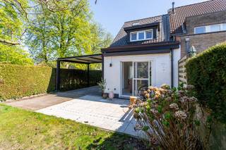 De locatie van deze woning kunnen we gerust top noemen. Hier woon je op een boogscheut van het centrum van Kapellen met de vele winkels,...