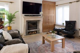 In www.veldrijk12.be (url kopiëren en plakken indien doorklikken niet lukt) in Stasegem stellen we jou graag deze woning voor. De huidige eigenares bouwde destijds de woning en geniet sindsdien van de ruimte en de ligging. Nu de kinderen uit huis zijn, is ook zij klaar voor een volgende stap. Ben jij op zoek naar een kwalitatieve, alleenstaande woning nabij de dorpskern van Stasegem en in een doodlopende straat? Neem dan gerust een kijkje op de website van de woning. Interessante extra: als kapster had Ann haar zaak op het gelijkvloers. Deze ruimte kan dus dienen als praktijkruimte maar eveneen als thuisbureau, speelkamer, gelijkvloerse slaapkamer, ... <br /> <br />HOMERUN: Op zondag 28 juni ben je van harte welkom op de Homerun van deze woning. Via www.veldrijk12.be kan je een afspraak inplannen. Eveneens via de website verneem je veel meer, zoals een uitgebreide omschrijving, foto's, 360° rondgang, documenten, … <br /><br />KICK-OFF PRIJS: De vermelde prijs is een Kick-Off prijs waarop een eenmalig bod kan uitgebracht worden (zowel boven als onder de Kick-Off prijs). Dankzij het kwaliteitslabel van Henry Houser ben je zeker dat de biedingen correct verlopen zonder dat er een opbodspel gehouden wordt!<br /><br />EXTRA BEZOEK: Mocht je op 28 juni niet vrij zijn, geef dan gerust een belletje om een afspraak in te plannen op een ander moment.<br /><br />Groeten, Hendrik van Henry Houser