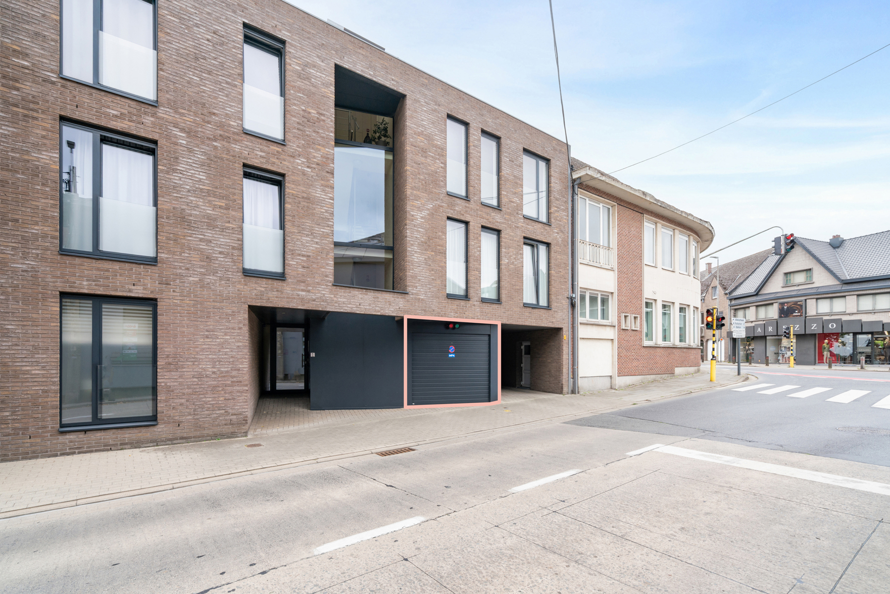 Underground parking space with 54m² storage in Lede - photo 5