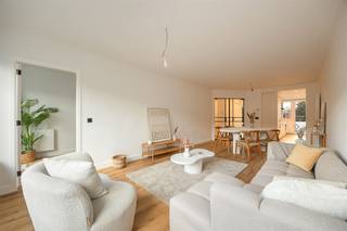 Wonen in een fijne, hechte buurt met het Rivierenhof als buur en vlakbij allerlei  winkels en alle uitvalswegen? Dit instapklare appartement op...