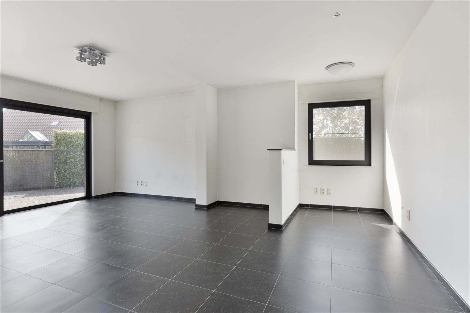 Instapklare, vrijstaande woning op 5a14ca. Voorzien van 4 slaapkamers en een inpandige garage op een rustige locatie in Kinrooi.  - foto 5