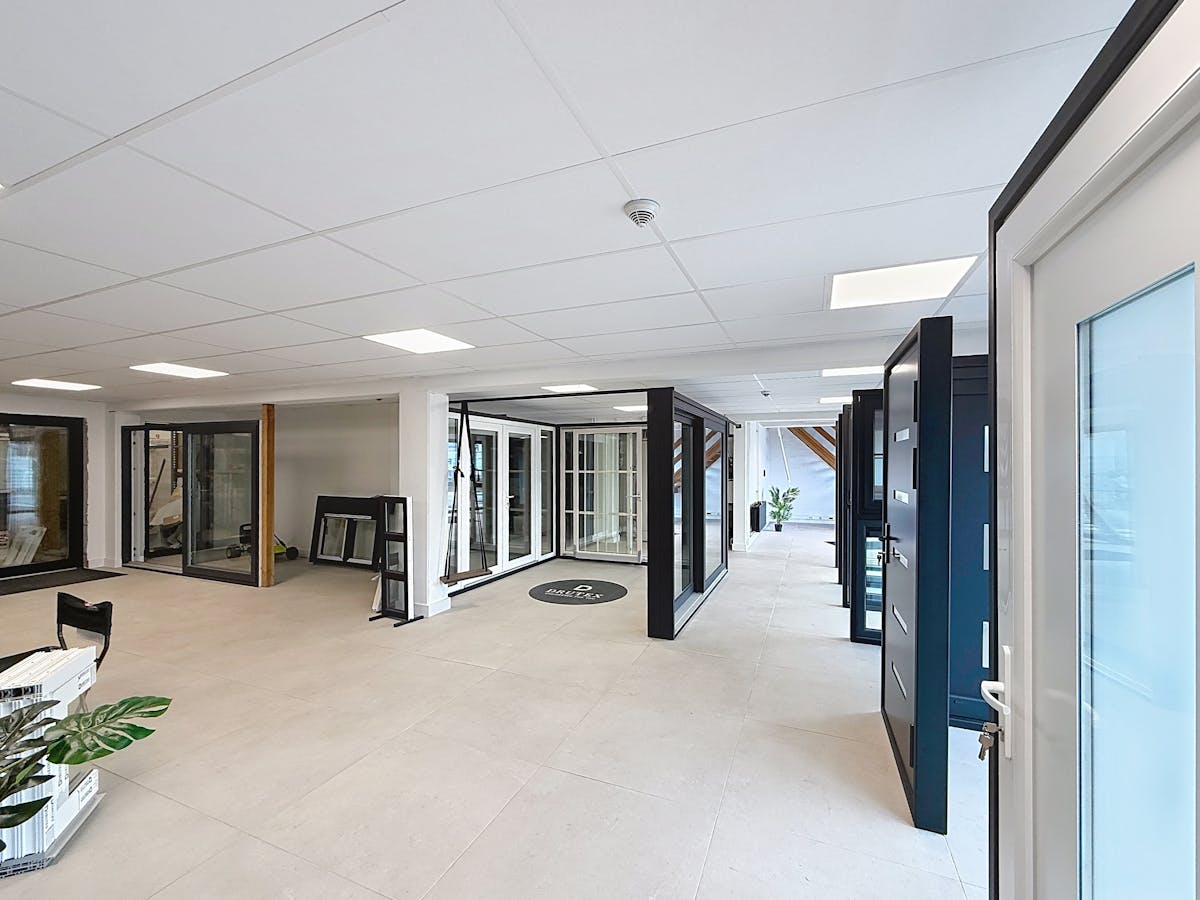 Magazijn (ca. 995 m²) met rolbrug en kantoren te huur Zulte - foto 5