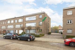 Instapklaar 3-slaapkamerappartement INCL GARAGEBOXOntdek dit instapklare en ruime appartement, ideaal gelegen in Ekeren (2180), vlakbij het station...