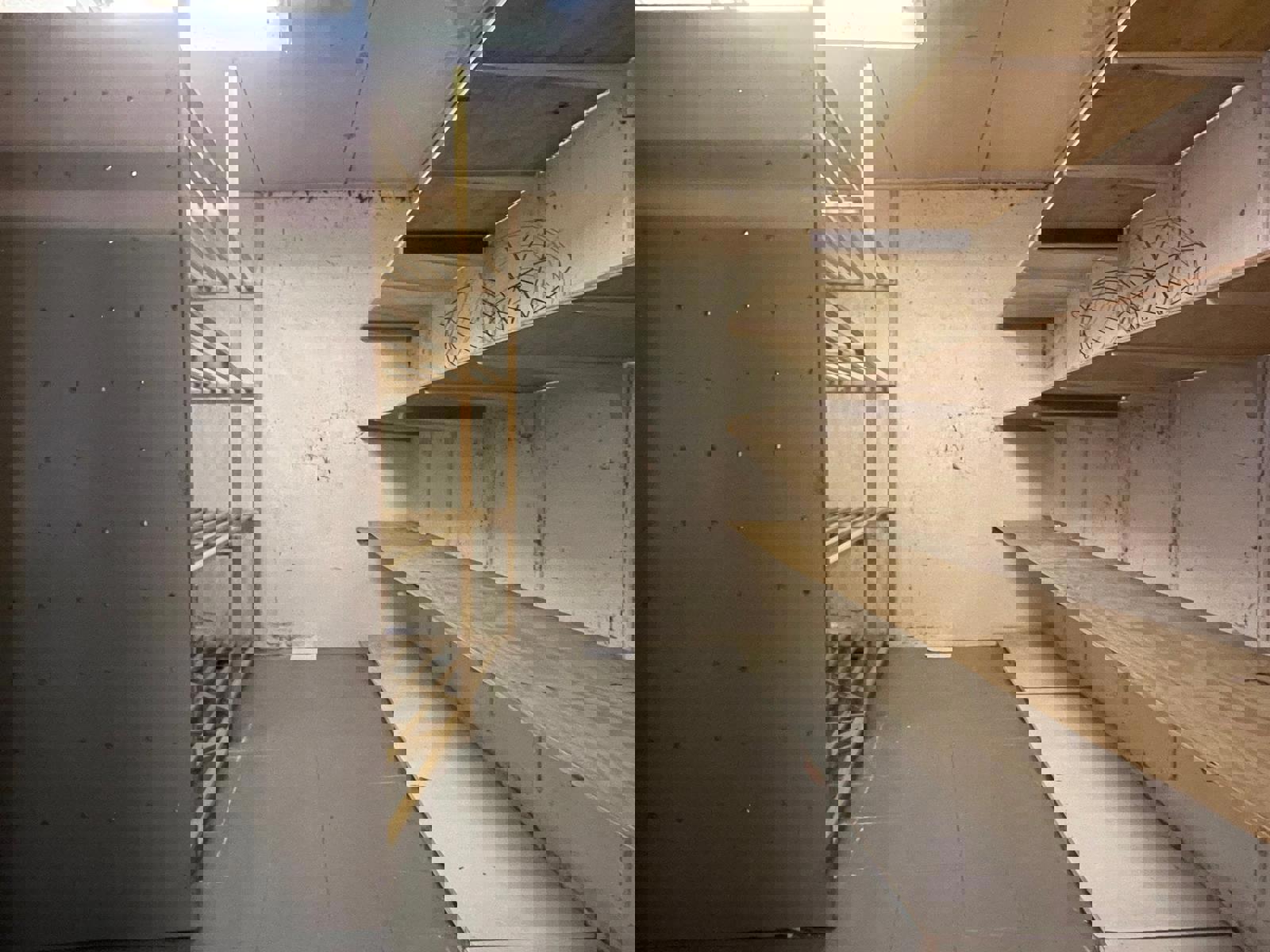 Ruim magazijn met handige berging in Hoogstraten - foto 5