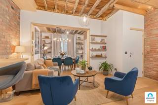 Roeselare : Unieke rijwoning met karakter, atelier en instapklare studio – op 500 m van het centrumIn het hart van de stad, op wandelafstand van het...