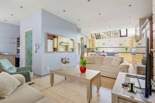 Informatie woningZelden wordt er in deze buurt een gezinswoning op de markt aangeboden die al uw wensen kan afvinken! Energiezuinige woning met...