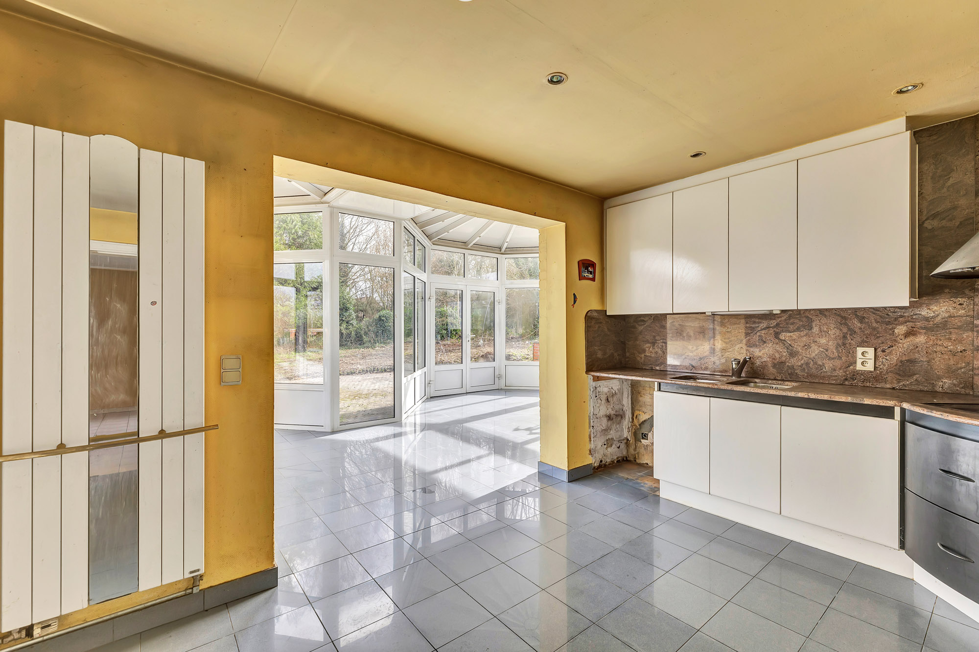 Te renoveren woning op uitzonderlijk perceel! - foto 3