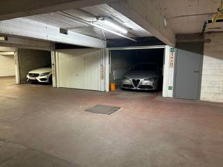Deze garagebox met individuele poort is gelegen in Residentie Binnenhof, in volle stadscentrum, tussen het Station van Leuven en het Ladeuzeplein. ...