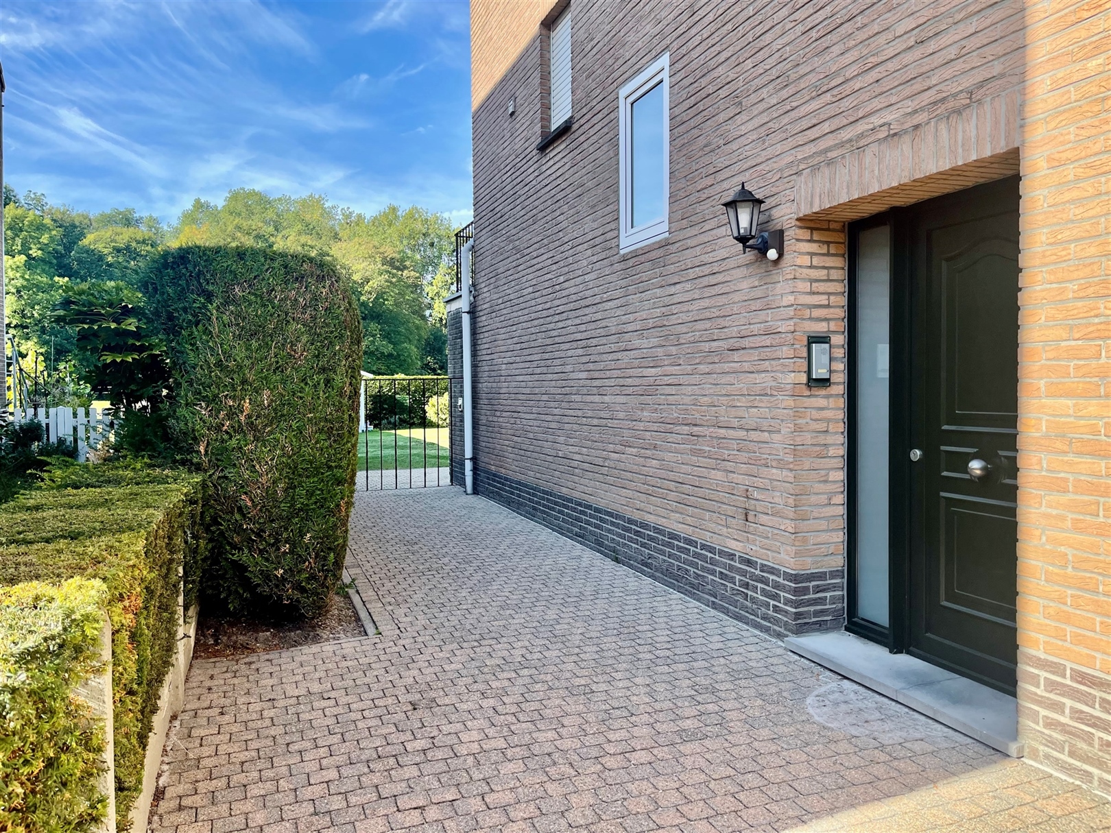 Ruime woning met 4 slpkmrs & uniek zicht in rustige straat! - foto 4