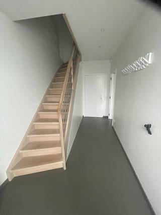 Verzorgde halfopenbebouwing op een perceel grond van 328m² gesitueerd op een zeer centrale locatie pal in de dorpskern van Kalmthout-Centrum.De...